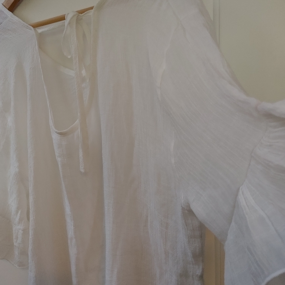 Relaxed V-Neck White Ruffle Tunic - Picture 8 of 9